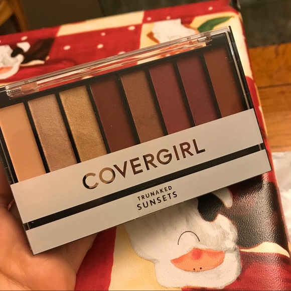 COVERGIRL Other - ✨ Covergirl Trunaked Sunsets Eyeshadow Palette ✨